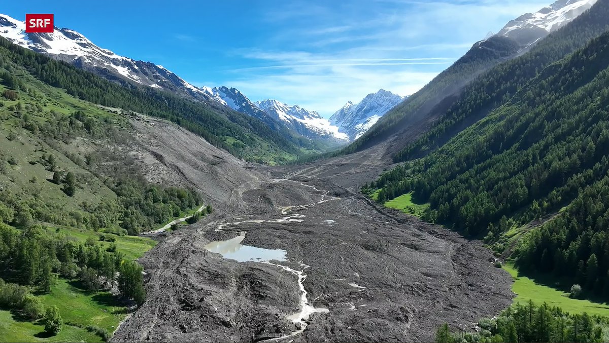 subfossilguy's tweet photo. First drone flight today at Blatten! 🌊🎥

Water has made its path through the deposit!
A spillover is currently not expected
Slight lowering of upstream lake, which is currently not high enough to spill over the debris cone
Several new lakes created on the deposit

Source SRF
1/ https://t.co/ijTUALpiTI