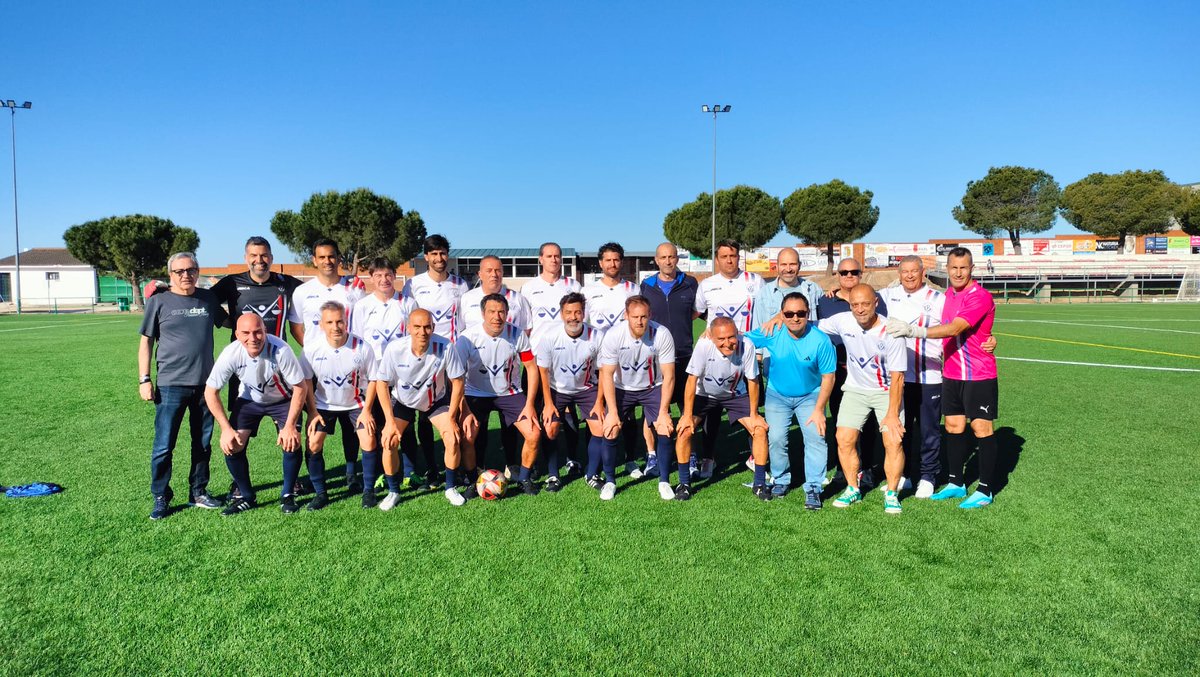 La Asociación de Jugadores Veteranos de la AD Villaviciosa de Odón se ha proclamado subcampeona de la liga de veteranos de la Comunidad de Madrid zona suroeste en su segunda participación. Mañana participarán en el torneo triangular en los campos municipales desde las 10:30h.