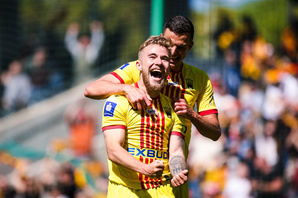 🚨Hit transferowy w Ekstraklasie! Widzew wpłaca klauzulę za Mariusza Fornalczyka. Korona zarobi ok. 1,5 miliona euro. Kontrakt do 2029 roku. Zostały do ustalenia ostatnie szczegóły:

▶️ meczyki.pl/newsy/pilka-no…