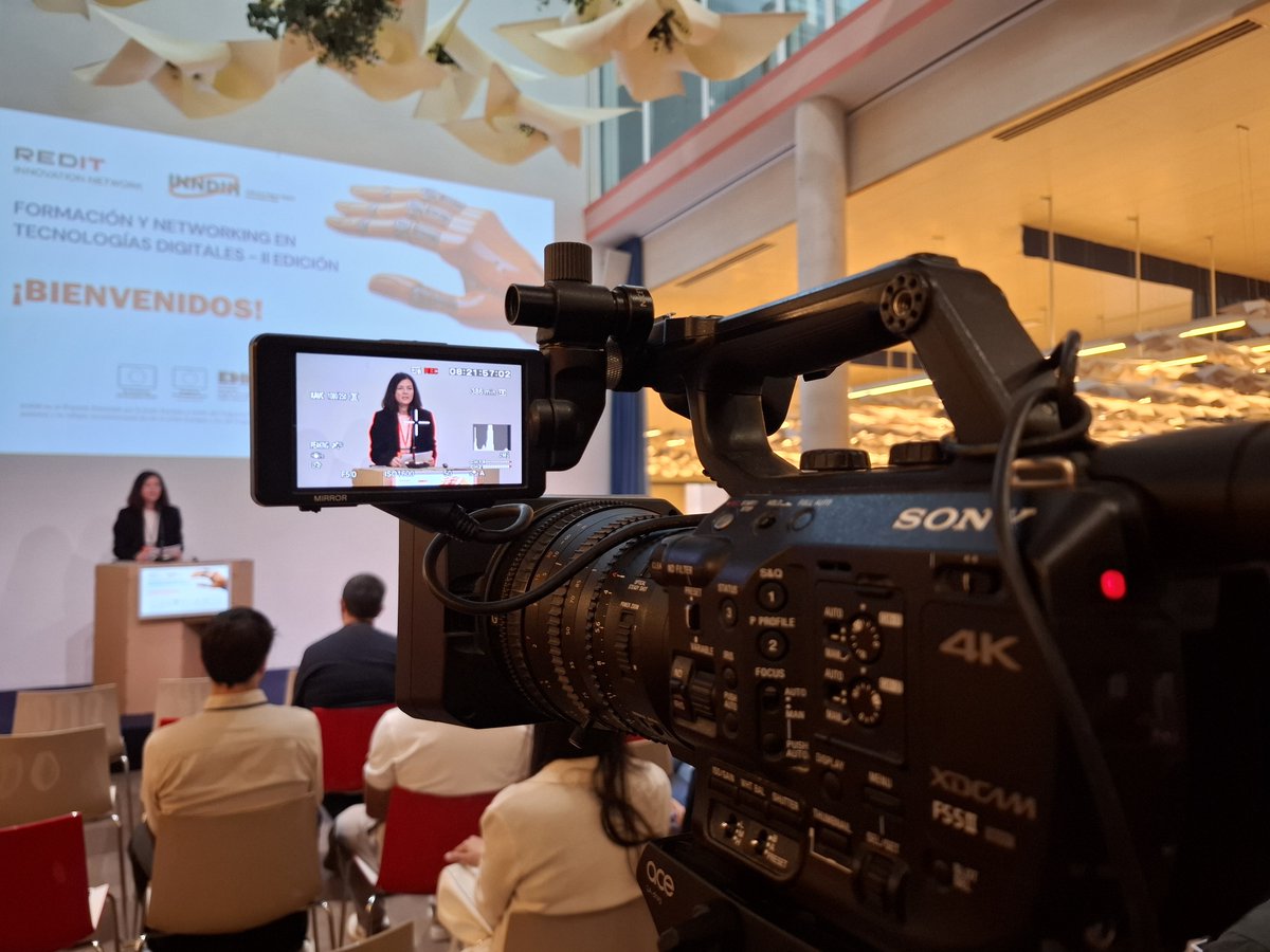 Rodaje de la Jornada de FORMACIÓN Y NETWORKING EN TECNOLOGÍAS DIGITALES organizado por <a href="/Redit_es/">REDIT</a>  dentro del Proyecto Europeo #inndih
IA / ROBÓTICA COLABORATIVA / GEMELOS DIGITALES / COMPUTACIÓN ESPACIAL / SIMULACIÓN INDUSTRIAL en <a href="/VLCInnovation/">València Innovation Capital</a>