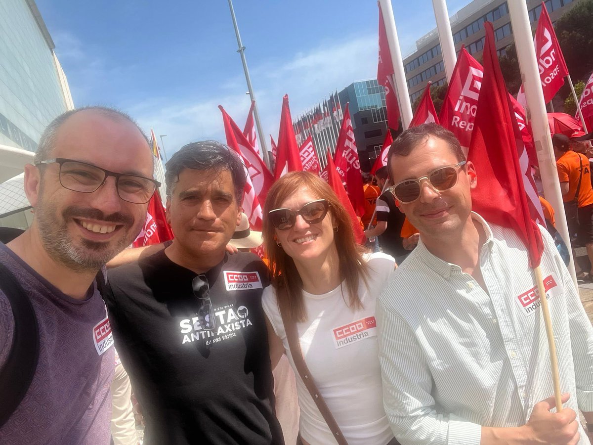 Hoy, en IFEMA, delante de la Junta de Accionistas de <a href="/Repsol/">repsol</a>, para recordarle a la empresa QUE LO FIRMADO SE RESPETA. Un mal endémico que en #Petronor conocemos bien.

¡Salario o conflicto!

✊🏽✊🏽✊🏽✊🏽