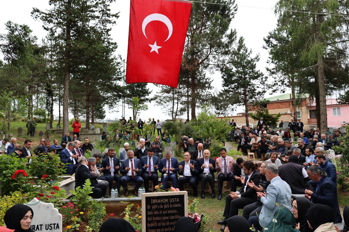 akaraismailoglu's tweet photo. Şehrimizin hayırsever iş insanlarından merhum İbrahim Usta’nın vefat yıl dönümü münasebetiyle düzenlenen anma programına katıldık.

Saygı ve rahmetle anıyor, yakınlarına başsağlığı diliyoruz.

📍Arsin, Trabzon https://t.co/qMQUdoFliK