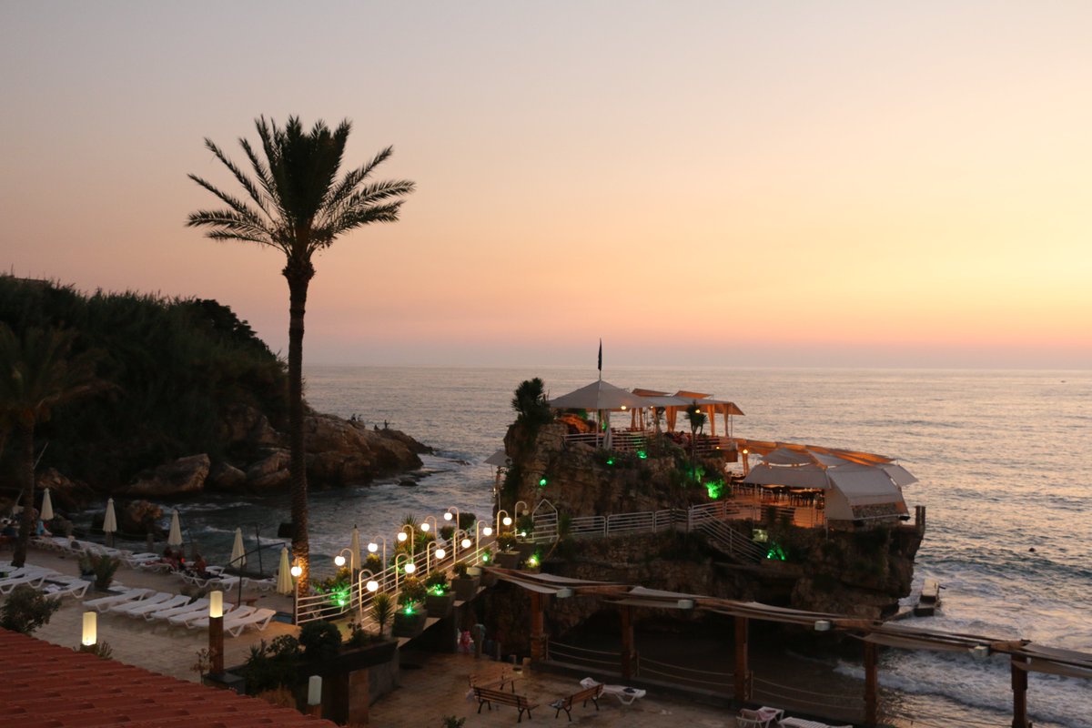 onefineart's tweet photo. Here the Twilight... some nuts and Almaza... guess where this place is located... a very beautiful Lebanese summertime! Who knows where I am? https://t.co/sCPMo7n4yb
#twilight #almaza #guess #photoguess #lebanon #summertime #fidar #burjelidar #jbeil #byb los #sea #lebanonsea