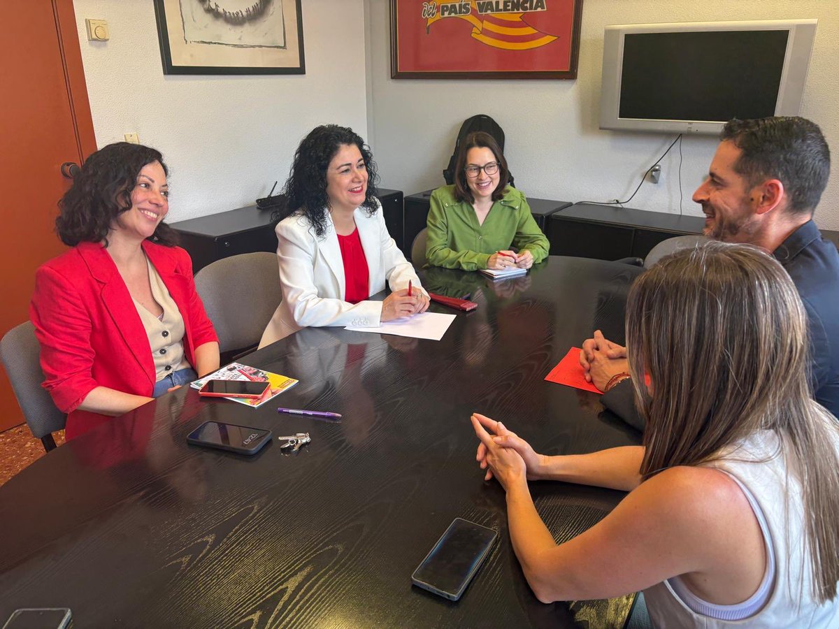 Reunión de <a href="/CarlosFBielsa/">Carlos F. Bielsa | Alcalde de Mislata</a> con la secretaria de <a href="/ccoopv/">CCOO País Valencià</a> Ana García.
 
Compartimos la necesidad de frenar el deterioro de los servicios públicos que el presupuesto de PP y Vox genera en el escudo social de la provincia.