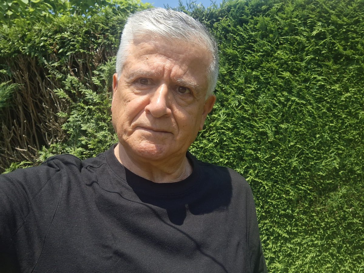 Porque non queremos que se perpetúe a manipulación informativa. Porque queremos que a TVG e a RG saian da decadencia na que están. Porque somos servizo público.

#VenresNegro367CRTVG
#DefendeAGalega
A Túa. A de Todas