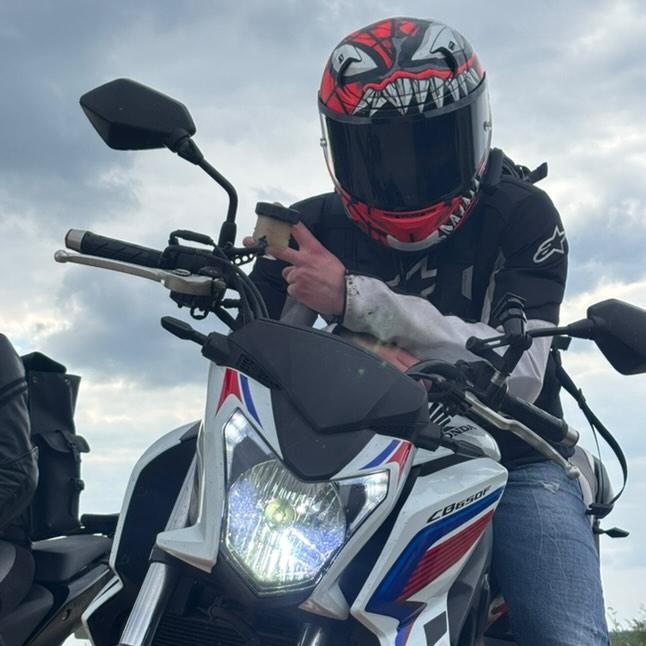 L double E tweet media