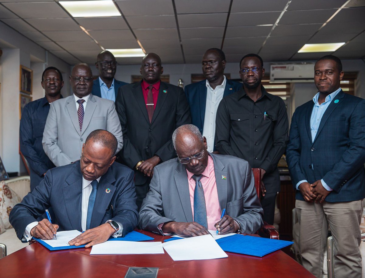 Smart Africa Org (@realsmartafrica) on Twitter photo South Sudan becomes the 17th country to sign the <a href="/satasmartafrica/">Smart Africa Trust Alliance</a> Declaration! 🇸🇸✍️
Hon. Michael Makuei Lueth, Minister of ICT & Postal Services, joined Smart Africa <a href="/CEOSmartAfrica/">Lacina Koné</a> in committing to trusted digital services across Africa. 🌍💻
#SATA #SmartAfrica #DigitalAfrica South Sudan becomes the 17th country to sign the <a href="/satasmartafrica/">Smart Africa Trust Alliance</a> Declaration! 🇸🇸✍️
Hon. Michael Makuei Lueth, Minister of ICT & Postal Services, joined Smart Africa <a href="/CEOSmartAfrica/">Lacina Koné</a> in committing to trusted digital services across Africa. 🌍💻
#SATA #SmartAfrica #DigitalAfrica
