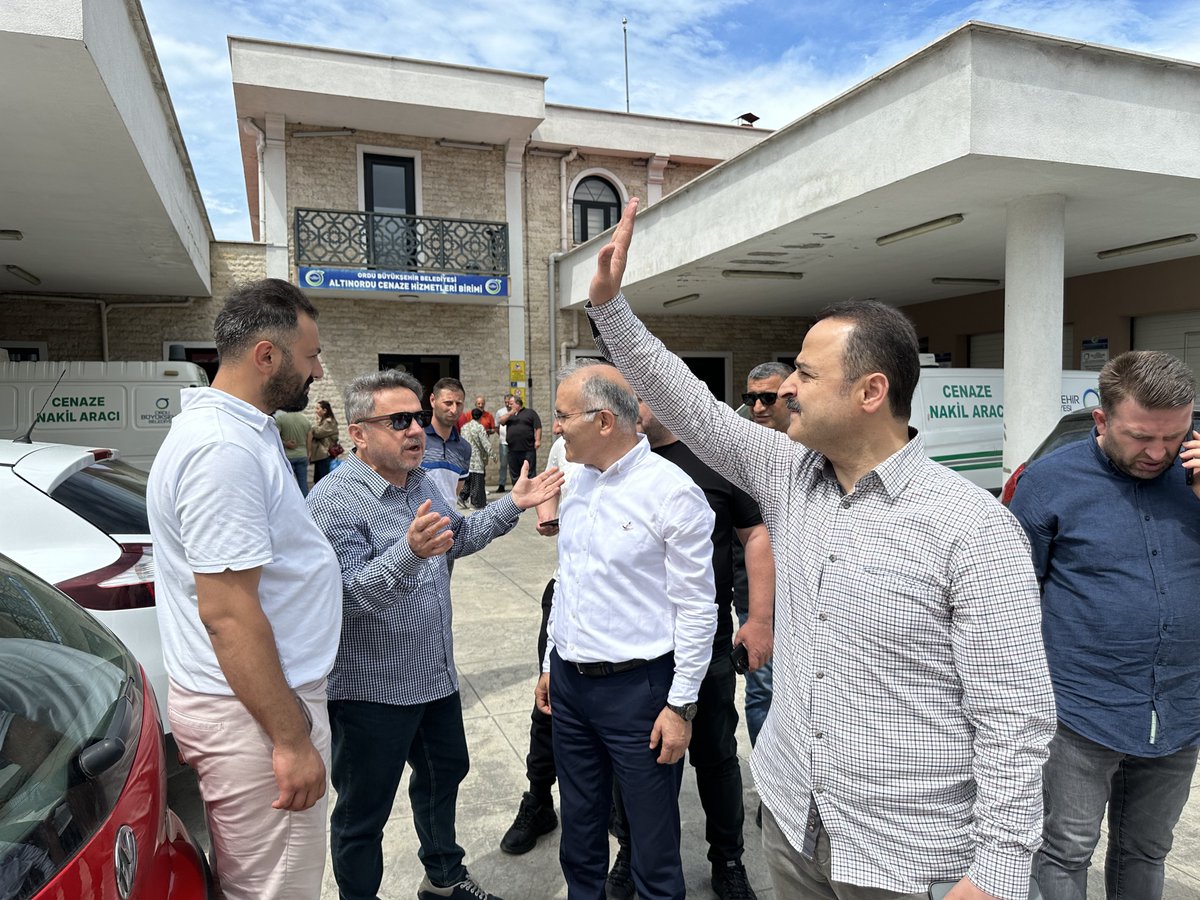 📍Altınordu/Gasilhane

Ulubey İlçesi Sayaca Mahallesi'nden Ahmet Arnak'ın vefatı nedeni ile ailesine taziye ziyaretinde bulunduk.

Merhuma Allah'tan rahmet diler, kederli ailesine, sevenleri ve yakınlarına sabırlar dilerim.

Mekânı cennet olsun.

#DevletBahçeli