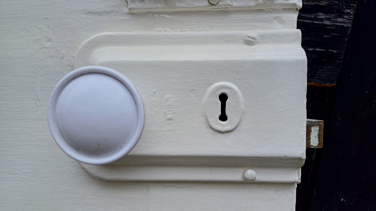 Saved from being put in the skip, I've collected these 4 original doors from an 1860's property, currently being 'done up'.
I've also received a call this morning from another 'developer' who has around eight that he's removing from a late Victorian house.
Shame, but I'll save em