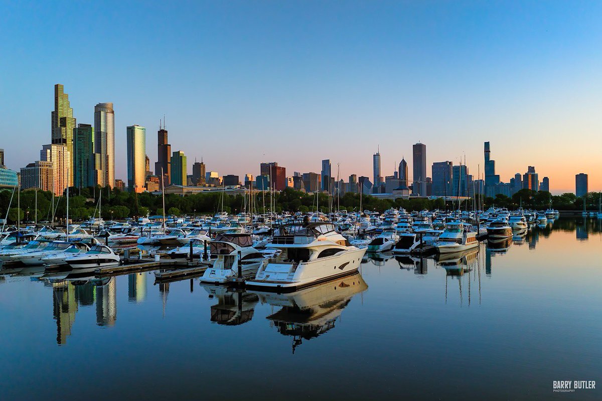 Clear and Calm.  Last Friday of May 2025 in Chicago.  This morning in Burnham Harbor. #weather #news #ilwx #chicago