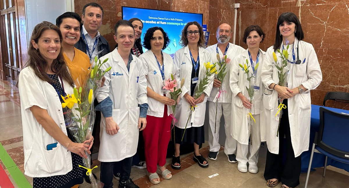 Més 📷 de la jornada del #DiaMundialSenseTabac que hem celebrat avui a #VallHebron. Proves respiratòries, divulgació, intercanvi de cigarretes per pomes i flors, música i animació per sensibilitzar tothom de la importància de deixar enrere el tabac #VHsensefum 💙💪🏼🚭🌱🍎🪻🎷