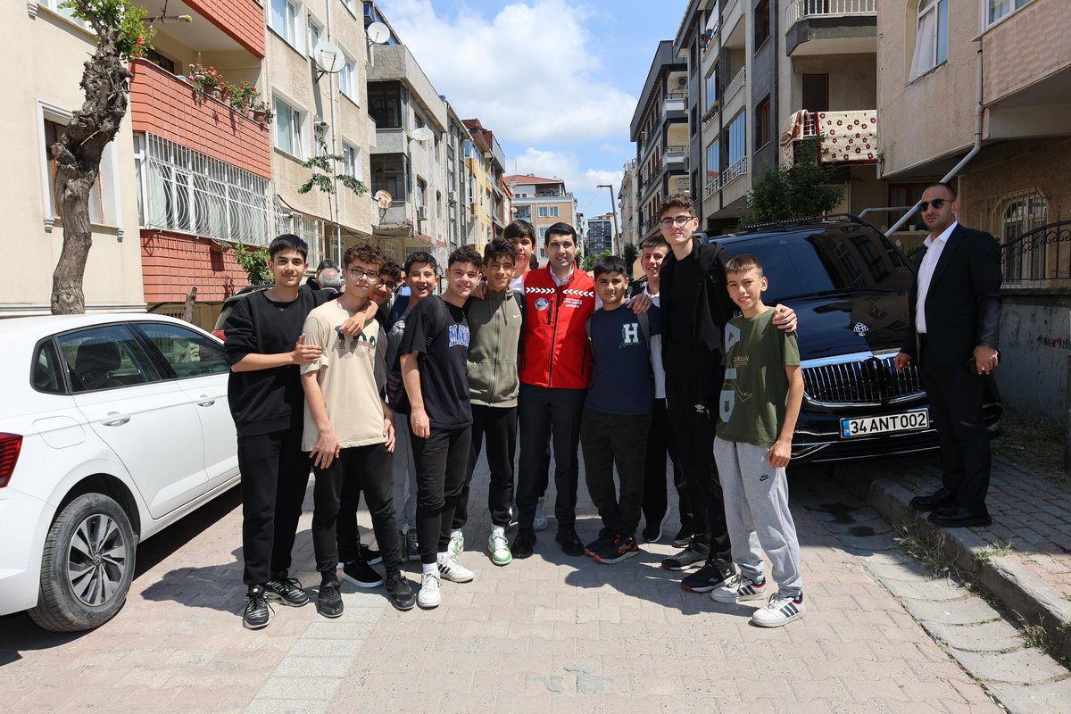 Denizköşkler Mahallemizde saha ziyaretimizi gerçekleştirdik.

Muhtarımız, meclis üyelerimiz, başkan yardımcılarımız ve birim müdürlerimizle birlikte mahallemizi adım adım gezdik. Komşularımızla ve esnaflarımızla bir araya gelerek hem sohbet ettik, hem de taleplerini dinledik.