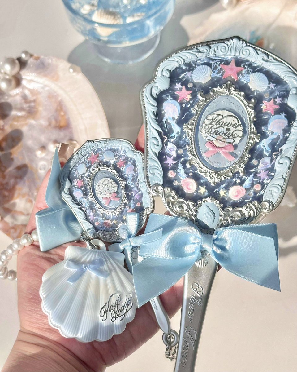 ガラスのテーブルに海が映る🌊 クリアな夢が手のひらに落ちる