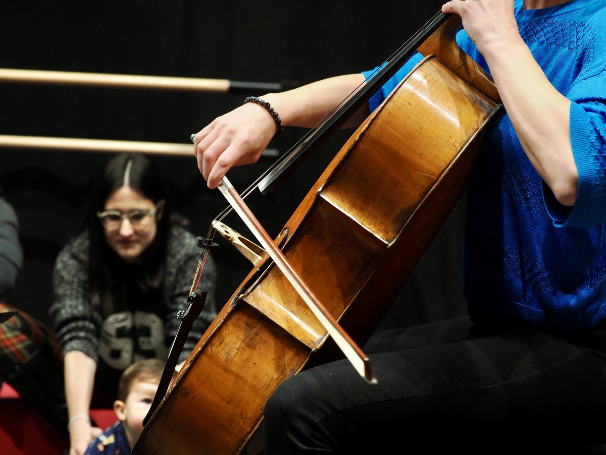 El  grupo Picapinarte nos propuso "¿Cómo suenan los colores?", una mañana llena de música y estímulos sensoriales para acercar a los más pequeños al fascinante mundo de los sonidos.

😊 Nos vemos el 8 de junio en el Auditorio Miguel Delibes en la última sesión de la temporada.
