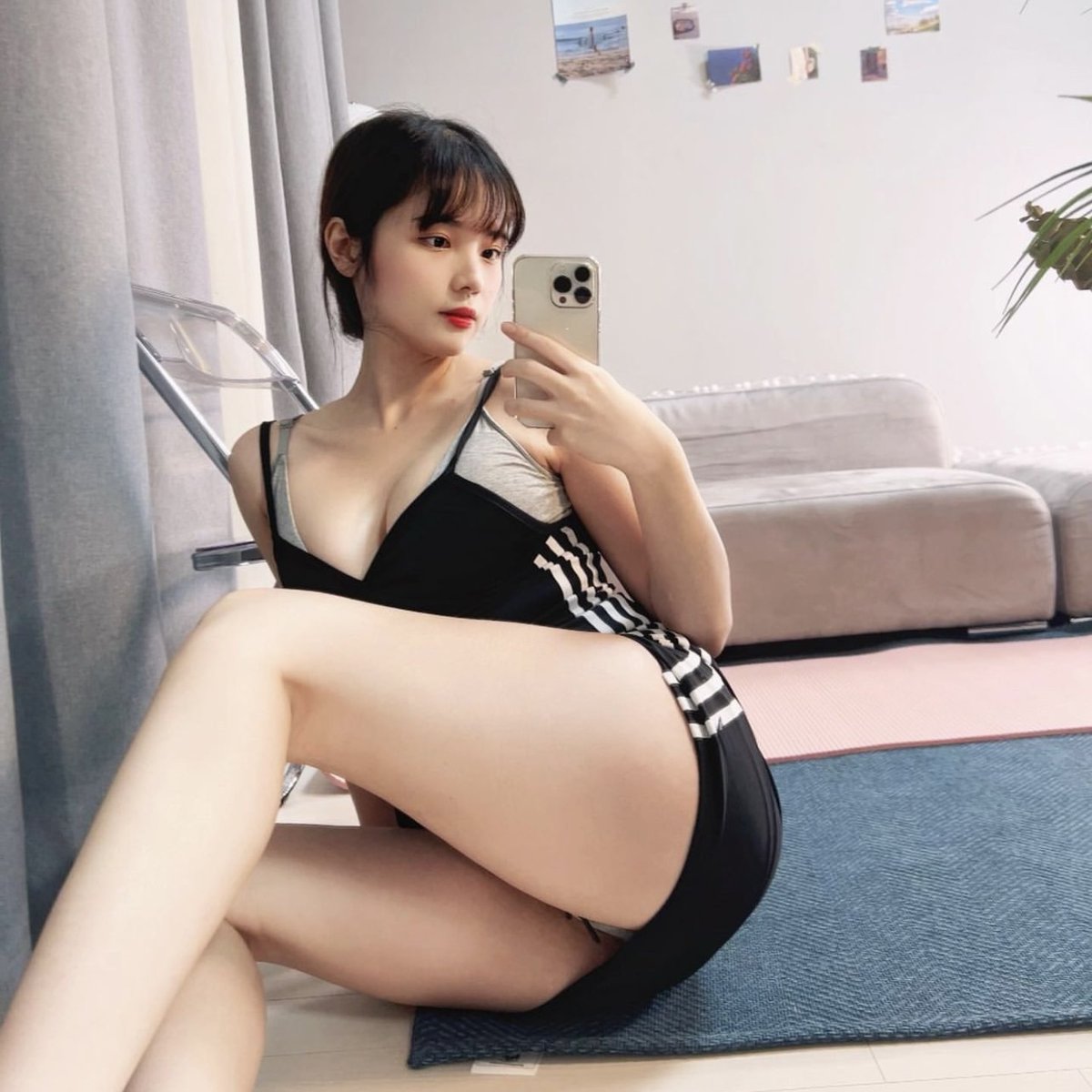 aisugar2001's tweet photo. Chuối của anh có gân guốc không https://t.co/FrrqkA9vv8