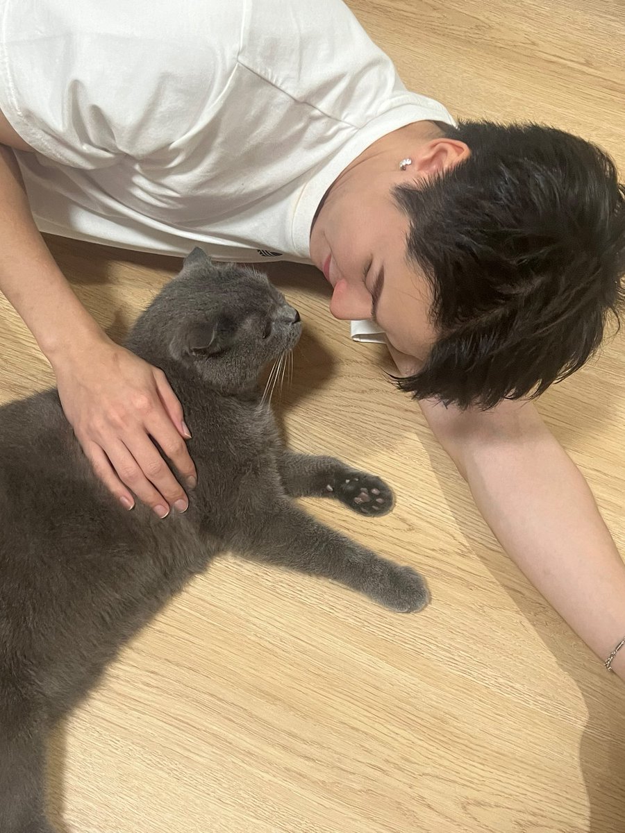 เติมแมวแล้วก็เติมหมาแล้ว 👀🐶🐻‍❄️ <a href="/Michaellhor/">Michael Kiettisak V.</a>