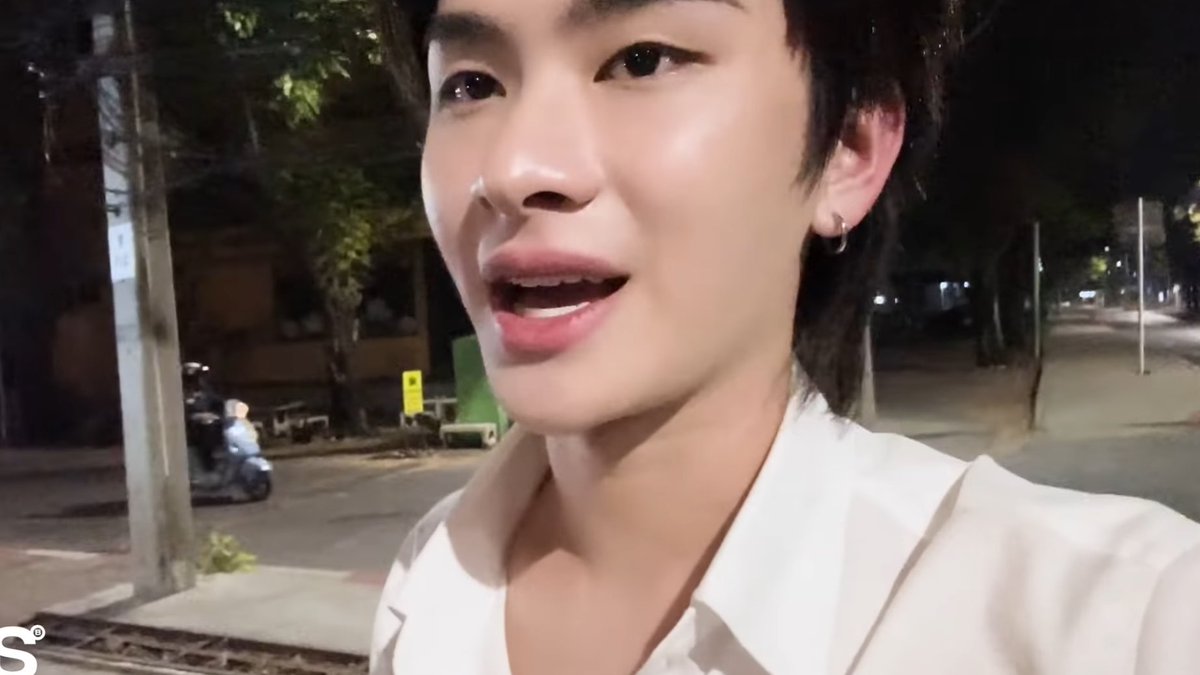 septb126's tweet photo. มหาลัยไหนไม่มีผมถือว่าพลาดมากครับ https://t.co/LfUF1Y984G