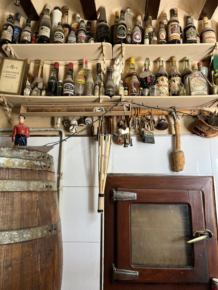 enunlugardelah1's tweet photo. 🍋 El Garrofero 🍷🥜

Uno de los últimos ventorrillos de la Huerta de Murcia. Traspasar esa puerta es un viaje al pasado.

Un vermut casero es una buena opción… 🥃 https://t.co/oYlDuxWBh7