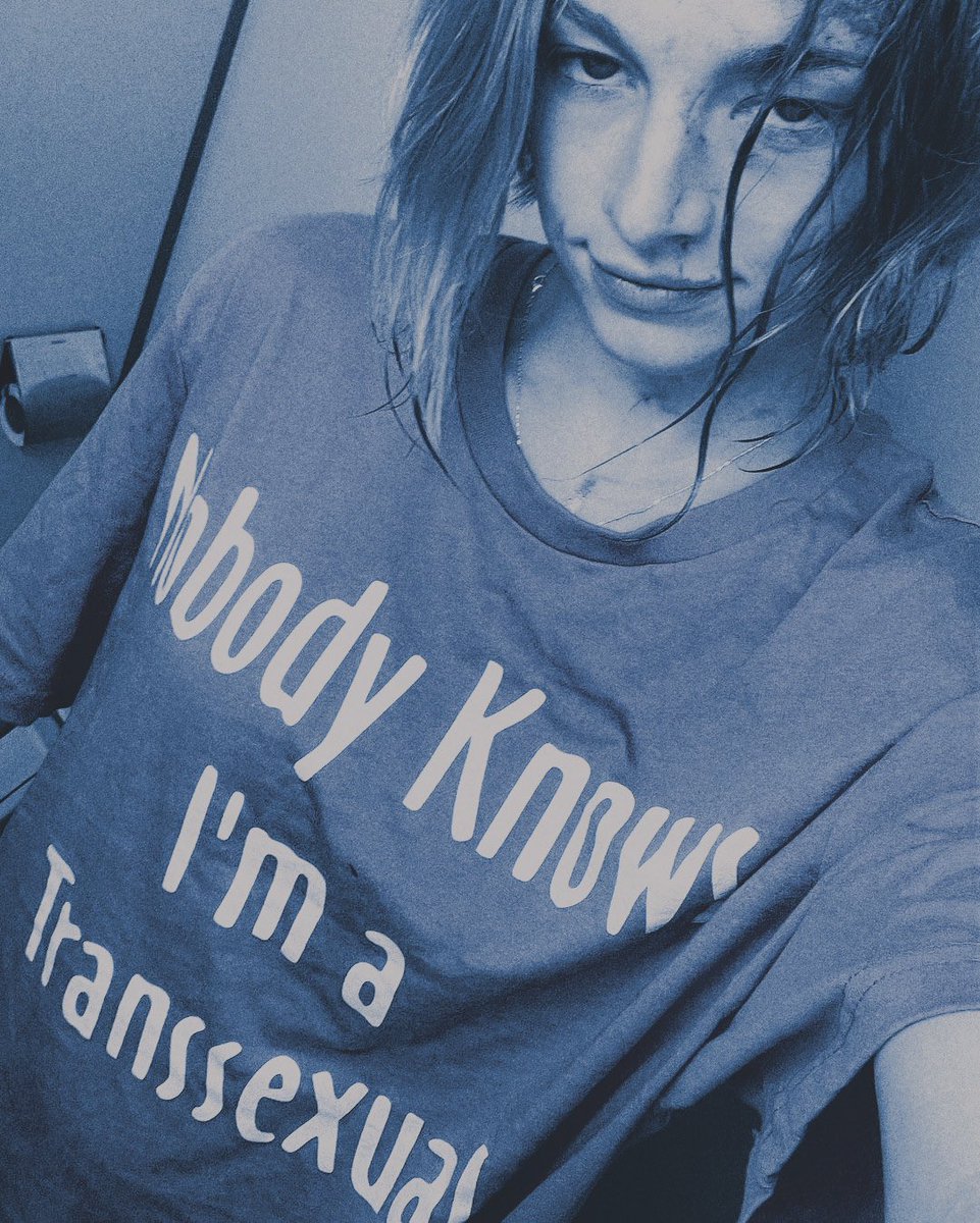 COMPOUNDCOMET's tweet image. ⠀ 
            crash  landed  into  a  trash  
            can  while  flying  last  night.
⠀ ⠀