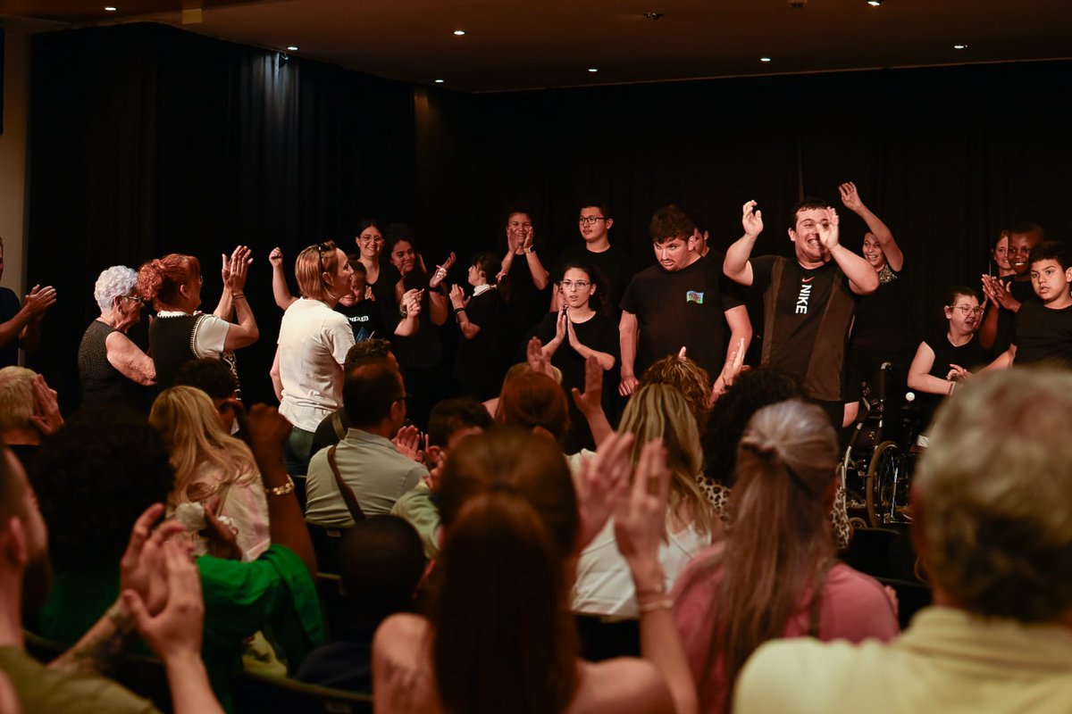Transvers, Festival de Poesia Tarragona (@transverspoesia) on Twitter photo LA FORÇA DE LA POESIA | Ahir vam viure una tarda plena d’emocions gràcies a les veus de <a href="/lamuntanyetatgn/">Fundació La Muntanyeta</a>, l'Estela i el Solc.
Quina alegria veure com la poesia forma part del vostre dia a dia💜Gràcies per ser part del #Transvers2025
"Com ens deia la Sisu,
no hi ha ningú normal!" LA FORÇA DE LA POESIA | Ahir vam viure una tarda plena d’emocions gràcies a les veus de <a href="/lamuntanyetatgn/">Fundació La Muntanyeta</a>, l'Estela i el Solc.
Quina alegria veure com la poesia forma part del vostre dia a dia💜Gràcies per ser part del #Transvers2025
"Com ens deia la Sisu,
no hi ha ningú normal!"