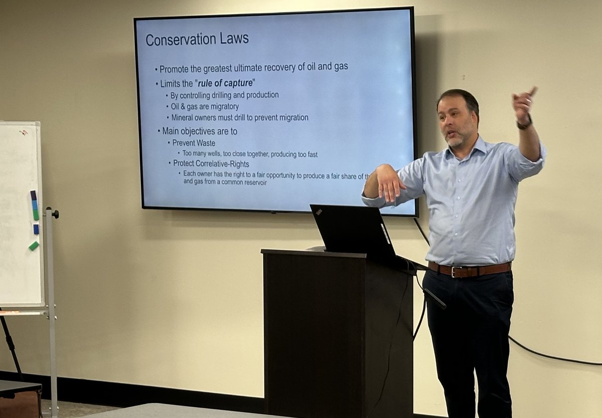Good luck to these future certified landmen on their exams! We loved seeing AAPL members study the land profession together at our recent RPL/CPL Certification Exam Review at the Denver Earth Resources Library.
Learn more about AAPL Certification - bit.ly/3BoCZi4.