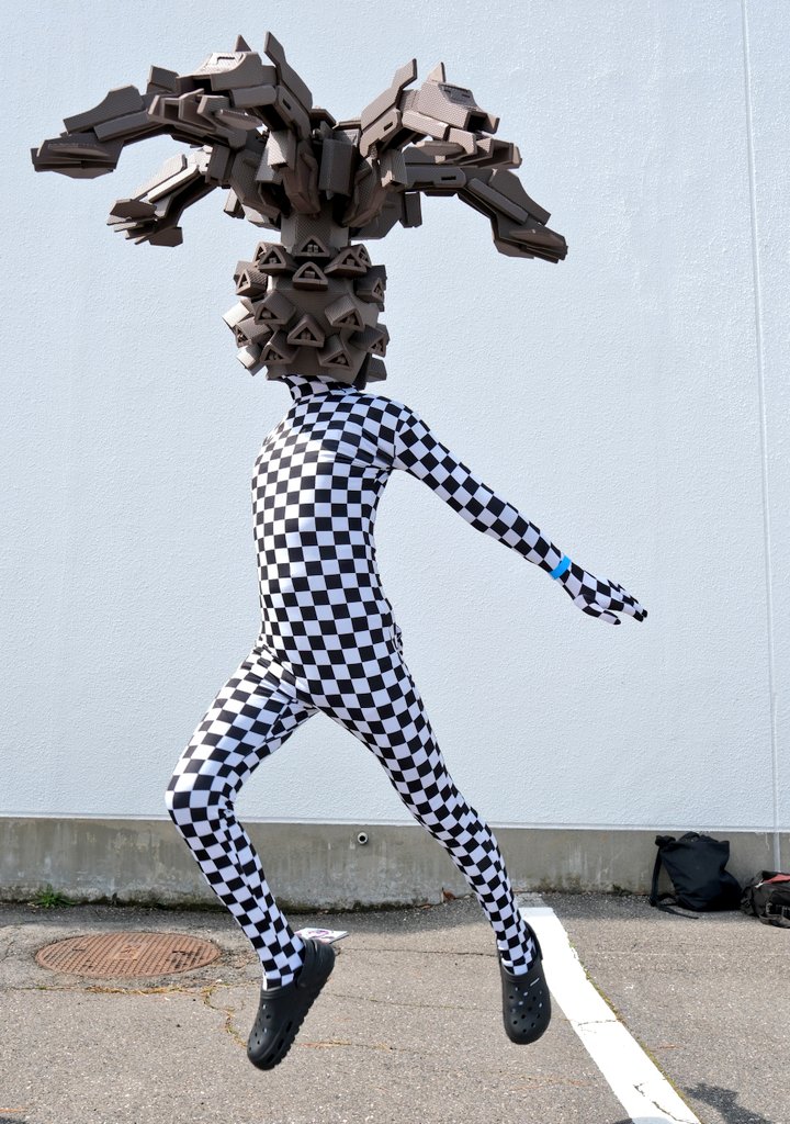 #俺のコス製作流派
■目標となった人
・ムラサメさん
・バァドゥさん
■製作手法の参考にした人
・テントウさん
・ムラサメさん
・ARESUさん
・くろぼうしさん
ジョイントマットを使う身として、やはり目標はこのお二人になるのは当然。日々頑張っていきたいですね。