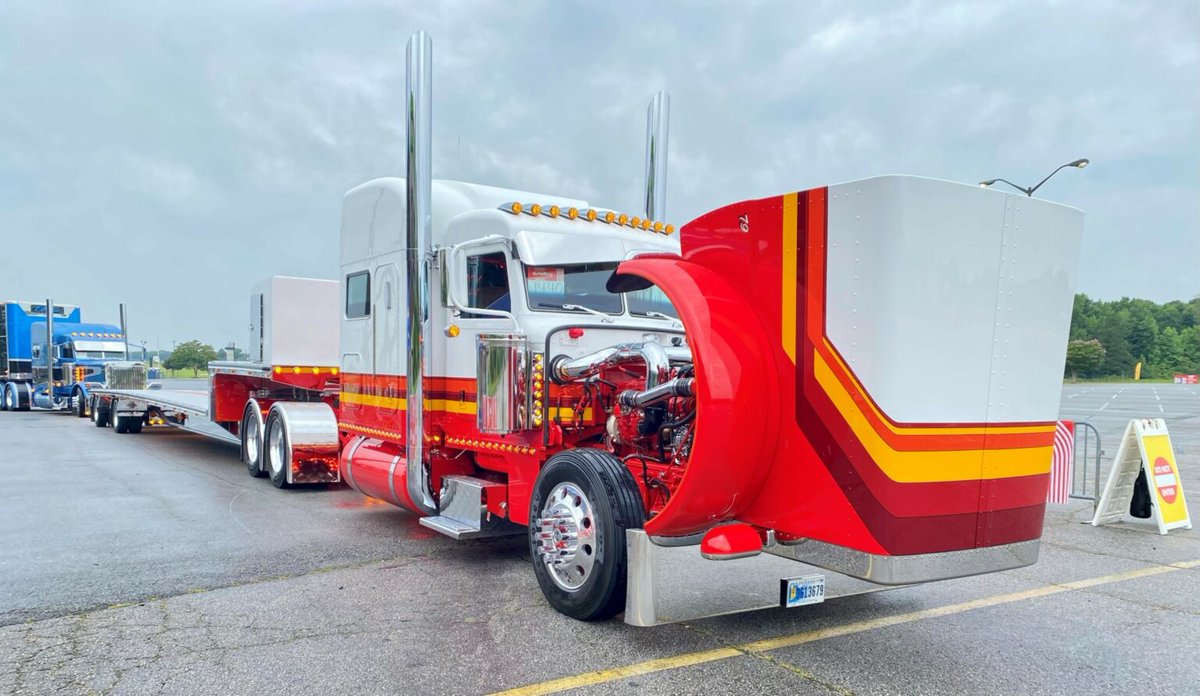 Todaystrucking's tweet photo. #Trucks sparkle in gloomy weather at @Shell Rotella #SuperRigs
https://t.co/uiSCd9o1XN
#trucking #transportation #TruckContest #ShellRotella https://t.co/P2A3x9JroH