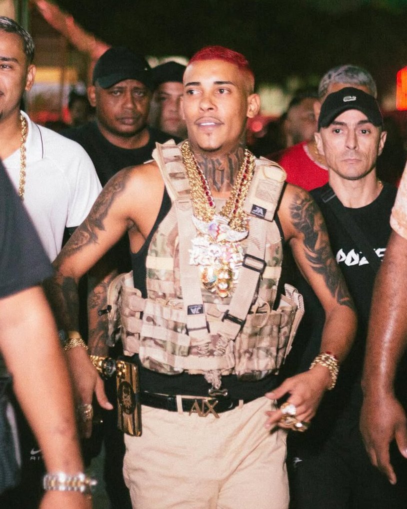 republiqueBRA's tweet image. 🚨 🚩 Ao chegar à PRISÃO, MC Poze do Rodo AFIRMOU sua proximidade com membros do Comando Vermelho (CV) e pediu para ser encarcerado na ala destinada aos integrantes da facção.

⛓️ O funkeiro temia ser preso em uma ala dominada pelo TCP, facção rival.