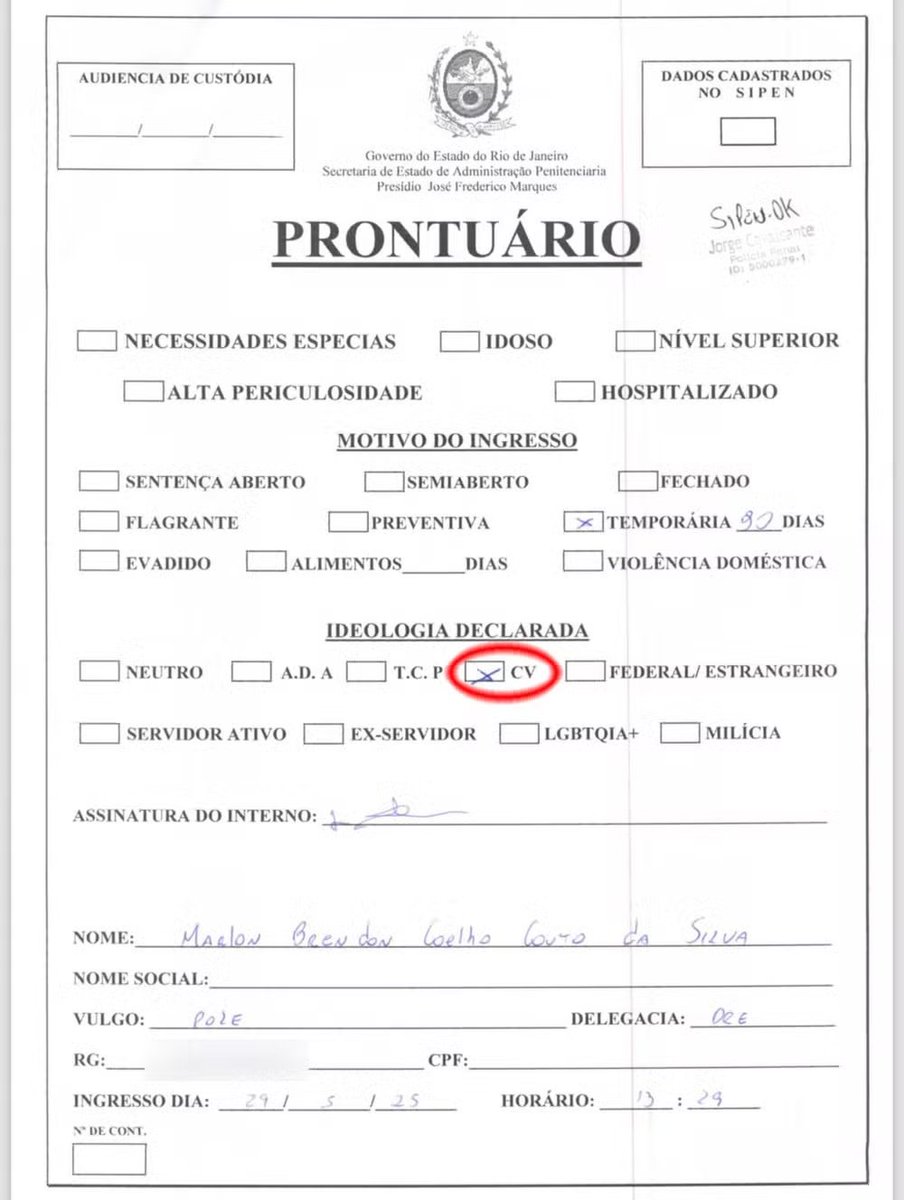 republiqueBRA's tweet image. 🚨 🚩 Ao chegar à PRISÃO, MC Poze do Rodo AFIRMOU sua proximidade com membros do Comando Vermelho (CV) e pediu para ser encarcerado na ala destinada aos integrantes da facção.

⛓️ O funkeiro temia ser preso em uma ala dominada pelo TCP, facção rival.