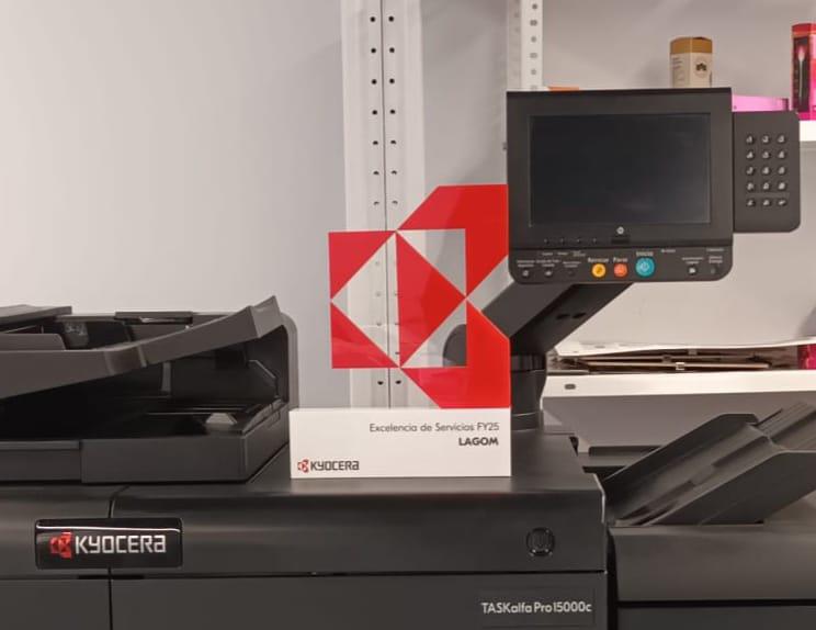 Lagom Group (@lagom_ds) on Twitter photo 💫 Hoy nuestro equipo técnico quiere compartir con vosotros el trabajo y esfuerzo que han realizado durante todo un año, ¡y que ha sido recompensado con este merecido premio por nuestro partner <a href="/KYOCERA_DS_ES/">KYOCERA DS España</a>! 🎉
👏 Gracias por tanto. ¡Enhorabuena, equipo!
#KyoceraPartners2025 💫 Hoy nuestro equipo técnico quiere compartir con vosotros el trabajo y esfuerzo que han realizado durante todo un año, ¡y que ha sido recompensado con este merecido premio por nuestro partner <a href="/KYOCERA_DS_ES/">KYOCERA DS España</a>! 🎉
👏 Gracias por tanto. ¡Enhorabuena, equipo!
#KyoceraPartners2025