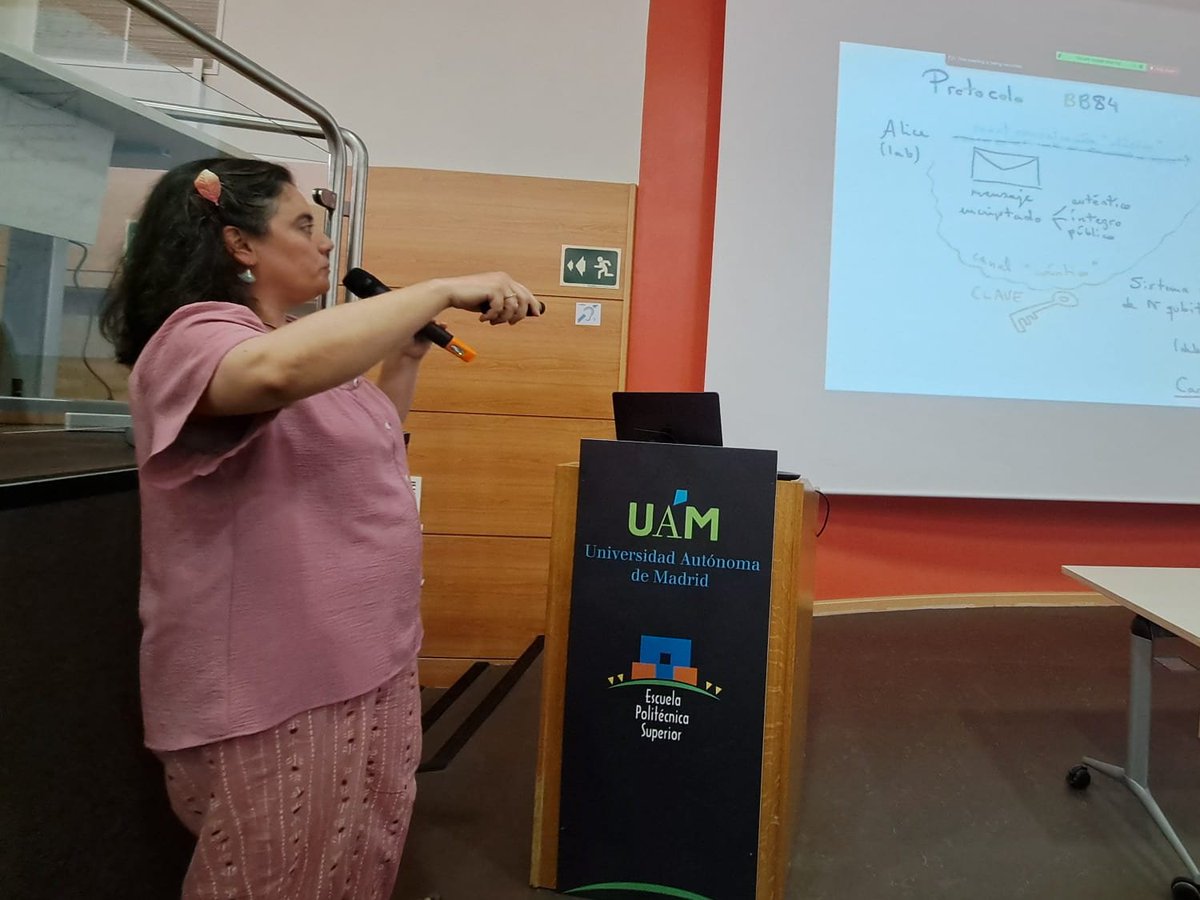 Seguimos con la serie de charlas para celebrar el International Year of Quantum Science and Technology #IYQ2025. <a href="/CienciasUAM/">Facultad de Ciencias</a> <a href="/QuantumYear2025/">International Year of Quantum 2025</a> 
Hoy <a href="/edelvallereboul/">Elena del Valle</a> y <a href="/AntnSo/">Carlos Antón Solanas</a> han hablado de hackers y fotones mensajeros
🎞️¡Pronto en nuestro canal de YT!