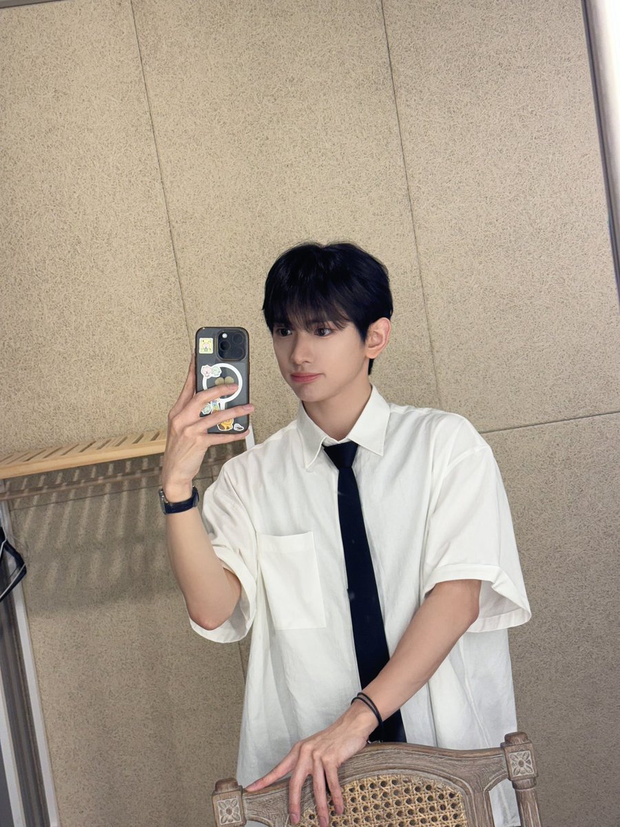 TPST_twt's tweet photo. [#LEW] 우리 iE~ 굿밤🖤 https://t.co/tGAaobeGIu