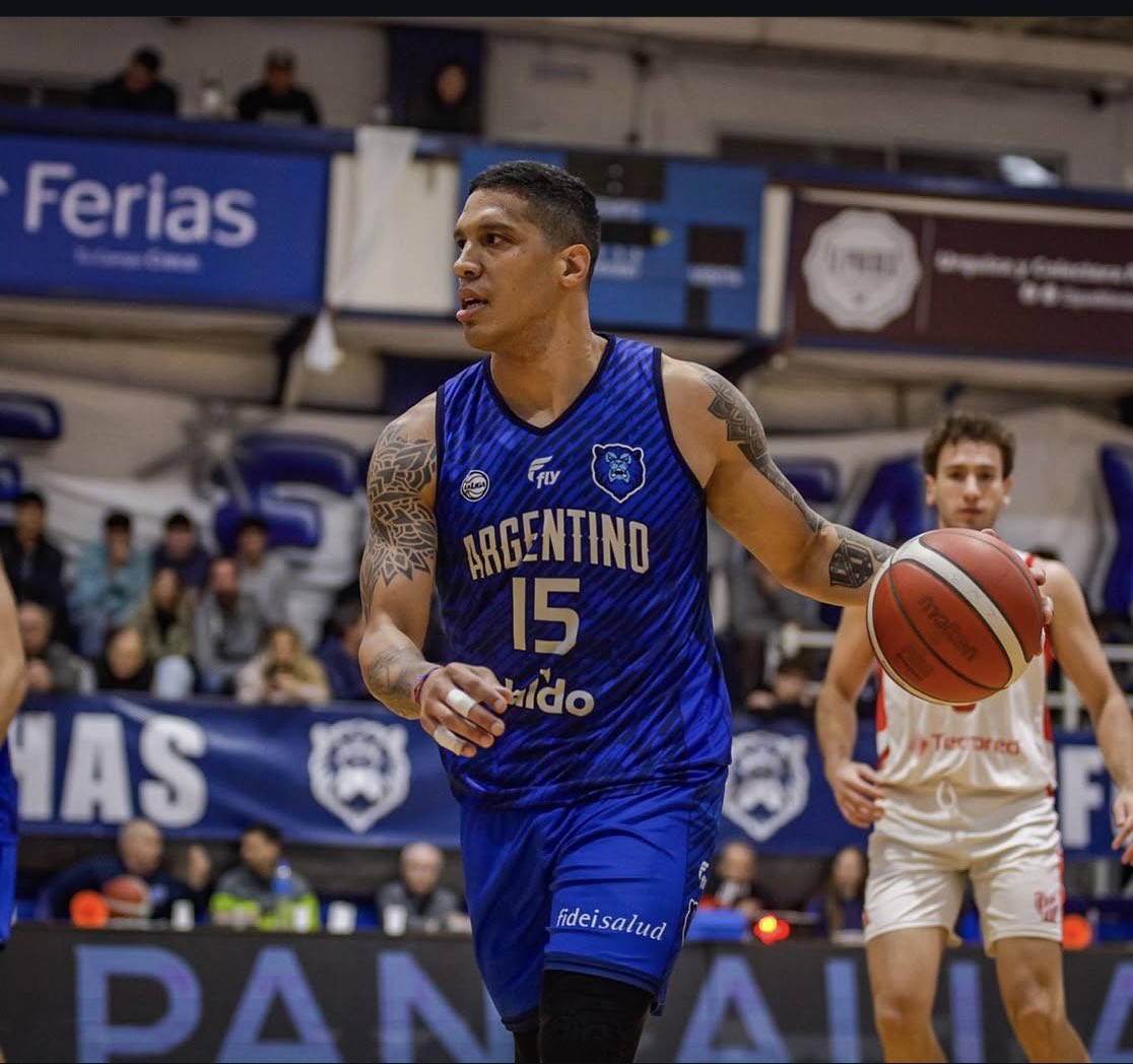 Por nuestras familias , amigos y todas las personas q están día a día  acompañándonos , por las personas q ya no están  y nos alientan desde arriba ✨, por el barrio y su gente histórica por ARGENTINO , pelearemos todos  juntos hasta el final azul 💙