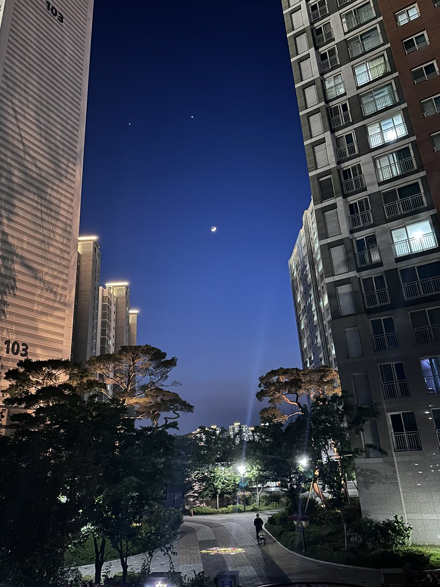 해가 뜨고 달이 뜨고, 또 해가 뜨고…
하염없이 시간이 흐르는구나
벌써 #경산 에서 한달이 훌쩍 ~
근데 일년은 더 있는 걸로 확정 ㅎㄷㄷㄷ
일년짜리 출장이라니 ㅠㅠㅠㅠ

#BSDM #섹트 #구인중 
#대디 #디그더 #마스터 #오너 #스팽커 
#리틀 #펫 #슬브 #스팽키 #디그디 #팸섭