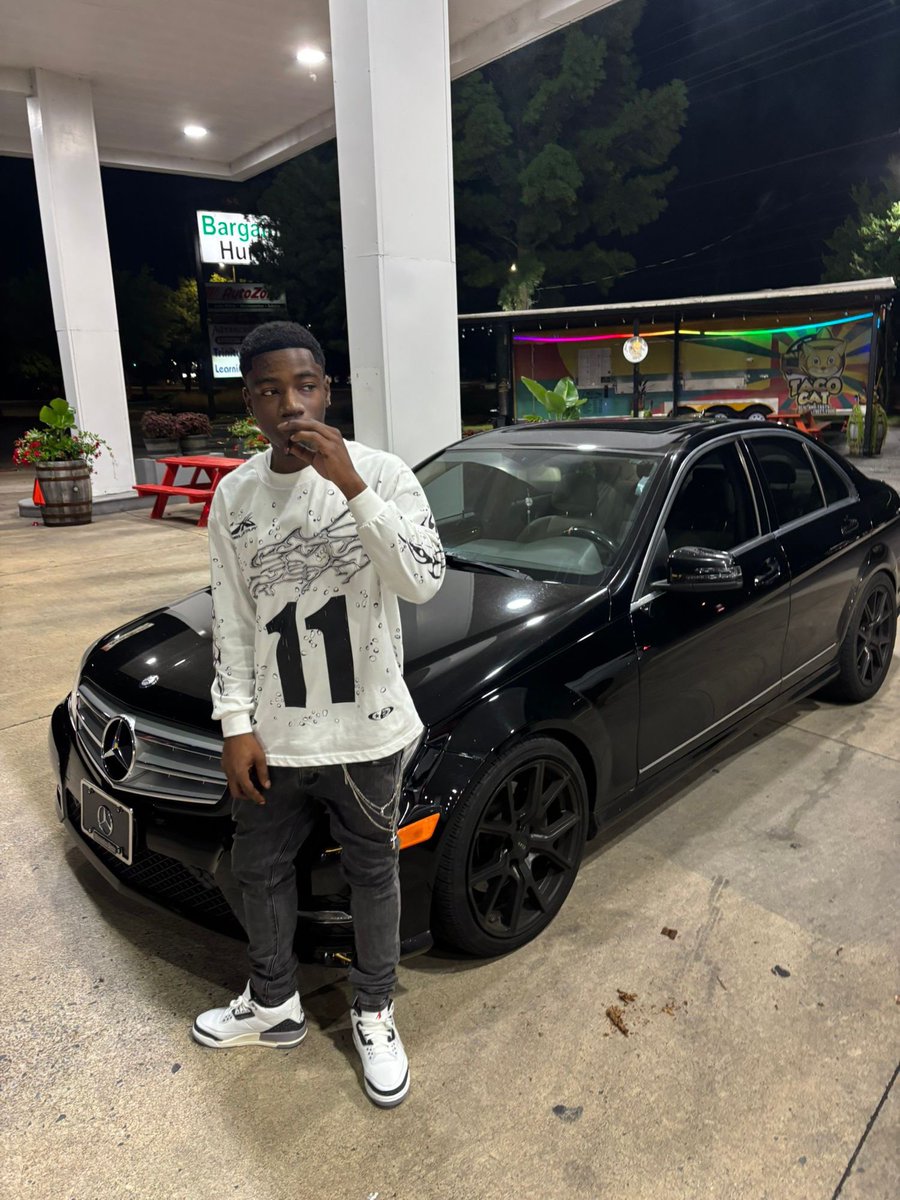 Nelio901's tweet photo. Team leader #slatt https://t.co/EP6yqB1jTp
