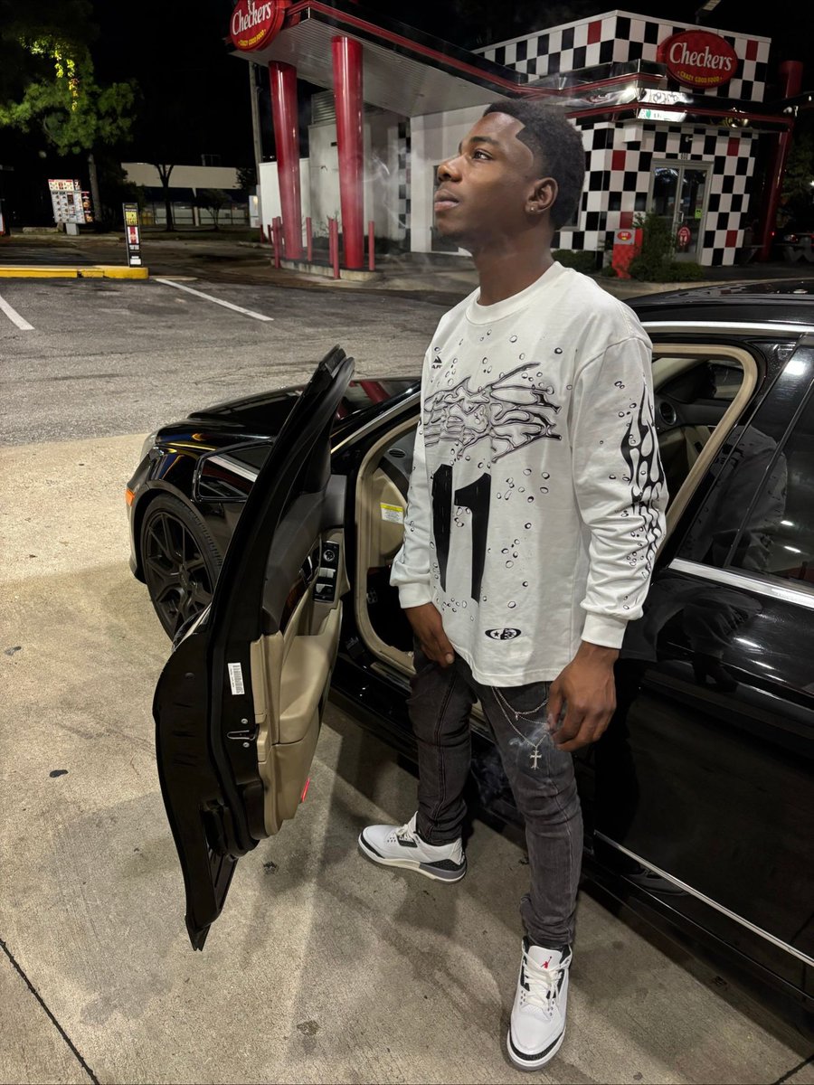 Nelio901's tweet photo. Team leader #slatt https://t.co/EP6yqB1jTp