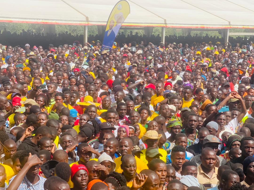 UBC UGANDA (@ubctvuganda) on Twitter photo PHOTOS: Kasambya Ground, Mubende, filled to capacity as hundreds join the Buganda Ku Museveni trail. Led by area MP <a href="/DaudiKabanda/">Daudi Kabanda</a>, the campaign backs President Museveni as the sole candidate in Buganda.
#UBCUpdates 📸<a href="/gwitabinji/">Gwitabingi Gloria</a> PHOTOS: Kasambya Ground, Mubende, filled to capacity as hundreds join the Buganda Ku Museveni trail. Led by area MP <a href="/DaudiKabanda/">Daudi Kabanda</a>, the campaign backs President Museveni as the sole candidate in Buganda.
#UBCUpdates 📸<a href="/gwitabinji/">Gwitabingi Gloria</a>