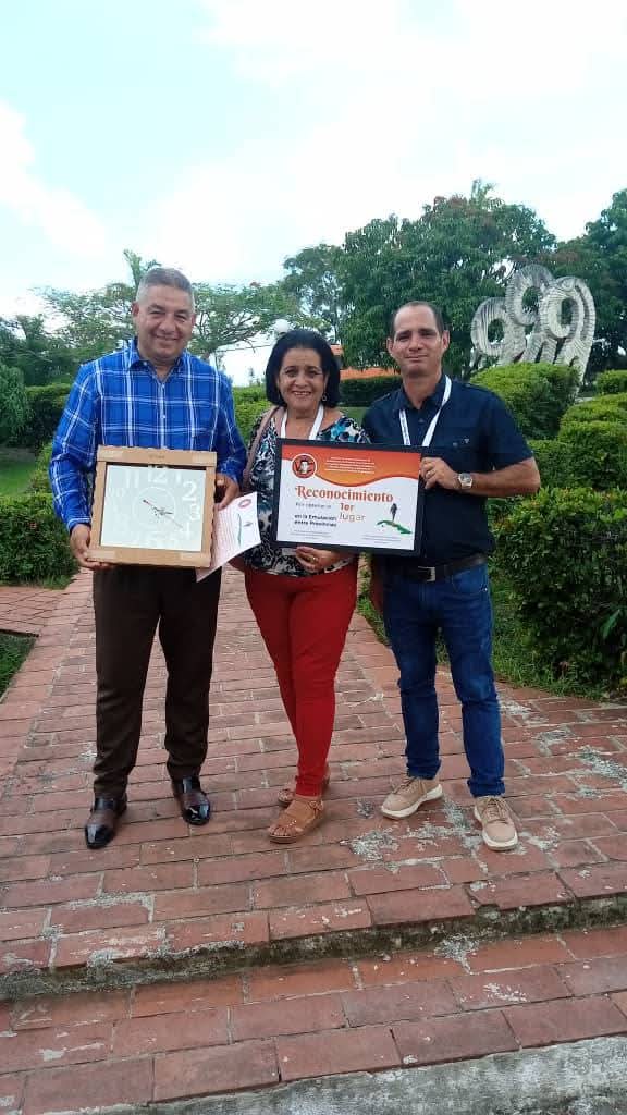 ¡Y lo volvieron hacer!
Por segundo año consecutivo se lleva la delegación de Granma el primer lugar integral en el Encuentro Nacional de Escuelas Pedagógicas.
#EducaciónGranma 
#ProvinciaGranma 
#CubaMined 
<a href="/YudelkisOrtizB/">Yudelkis Ortiz Barceló</a> 
<a href="/YanetsyTerry/">Yanetsy Terry Gutiérrez</a>