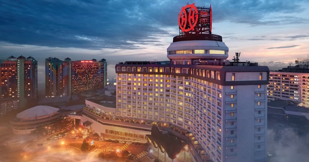 MothershipSG's tweet photo. Genting's net profits down in past year from S$179.7 million to S$1.4 million https://t.co/Vfx7LaI6ex https://t.co/2lmvHlI7IK
