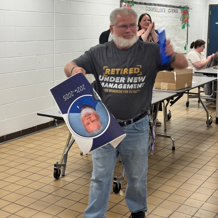 mooremustangs's tweet image. Congratulations to our annual award winners!
⭐️Mr. Comstock, HS teacher of the
year.
⭐️Ms. Love, MS teacher of the year.
⭐️Bret Kuffner, Classified Employee
of the year.
#KNOWmoore