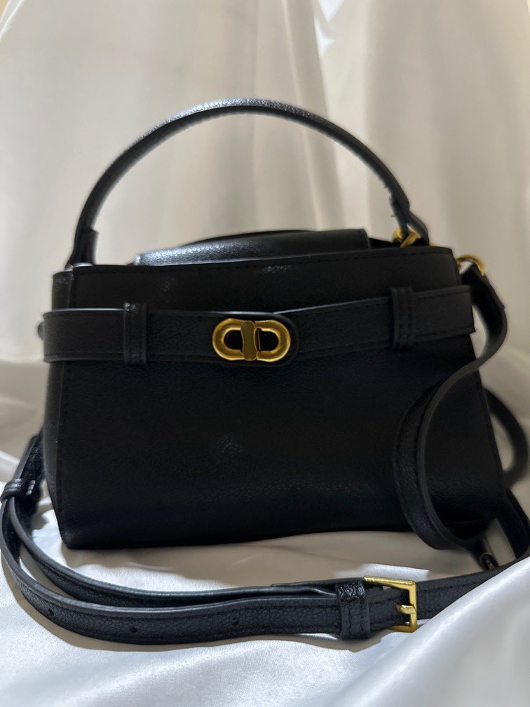 GaladrielGleam's tweet photo. WTS, lagi BU 😥
tas Charles and Keith, Kw an sih. 
Ga pernah dipake karna beli tas lain yang modelnya mirip.
jual murah aja dehh 🥲

✨98k ajaahh✨ https://t.co/nwCyOudeSw
