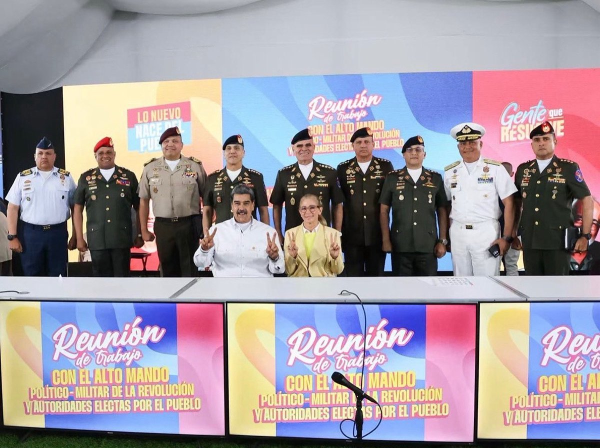 🔁 RT || GJ. <a href="/dhernandezlarez/">GJ. Domingo Hernández Lárez</a>: 🗣️ La Fuerza Armada Nacional Bolivariana acompaña a nuestro CJ <a href="/nicolasmaduro/">Nicolás Maduro</a> en esta nueva etapa institucional de la República que está destinada a la estabilidad, la Paz, la grandeza y la prosperidad de Venezuela. 
¡LEALES SIEMPRE, TRAIDORES