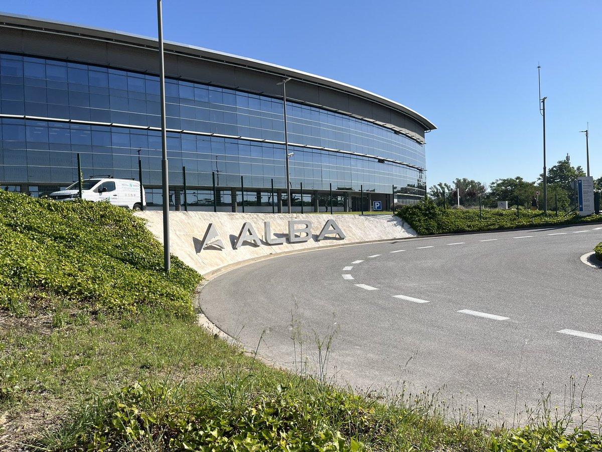 Cheret_Yohan's tweet photo. Here we are, off for several days on BL-11 at the ALBA synchrotron in Barcelona. https://t.co/2funqdeTHS