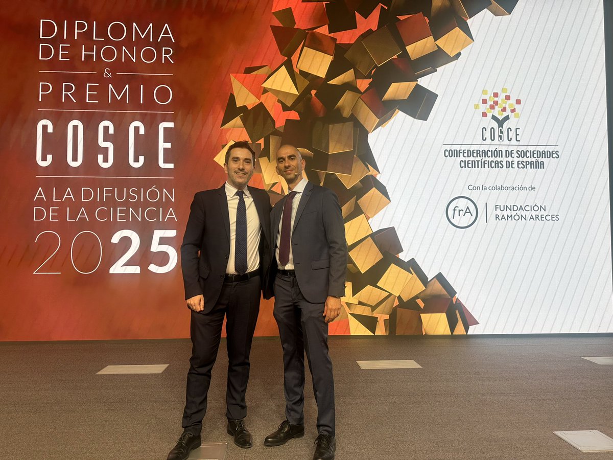 Acompañando en representación de la <a href="/usal/">Universidad de Salamanca</a> a <a href="/RaulRivasG/">Raúl Rivas</a> , Premio Cosce 2025 a la difusión de la Ciencia <a href="/COSCEorg/">Confederación de Sociedades Científicas de España</a> en un acto muy emotivo y con una semblanza del premiado realizada por Martínez Mojica brillante. Qué grande eres Raúl y que orgullo trabajar contigo y aprender de ti