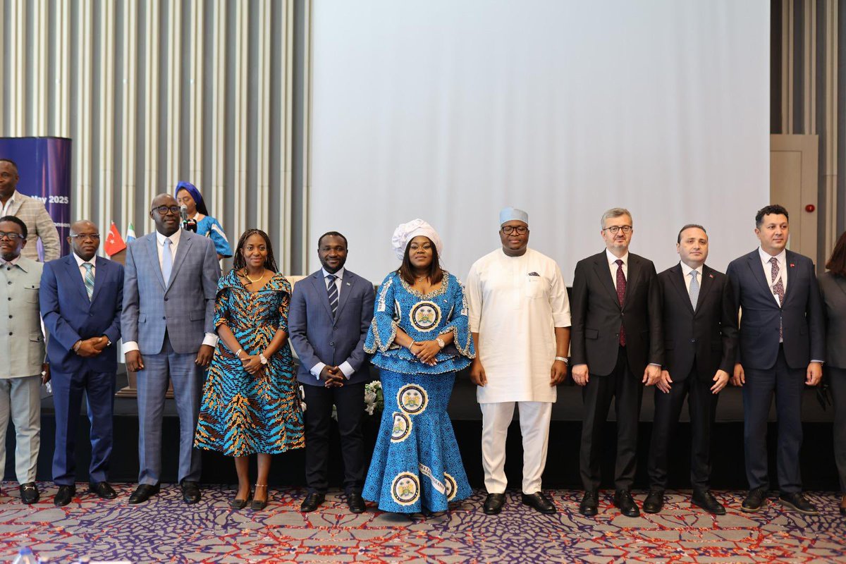 Ticaret Bakan Yardımcısı Mustafa Tuzcu, İstanbul’da düzenlenen Sierra Leone Yatırım ve Ticaret Forumu’na katıldı. 

Tuzcu, yaptığı konuşmada Türkiye’nin Afrika açılımında Sierra Leone’nin stratejik önemine dikkat çekerek; enerji, tarım, madencilik, turizm ve balıkçılık gibi
