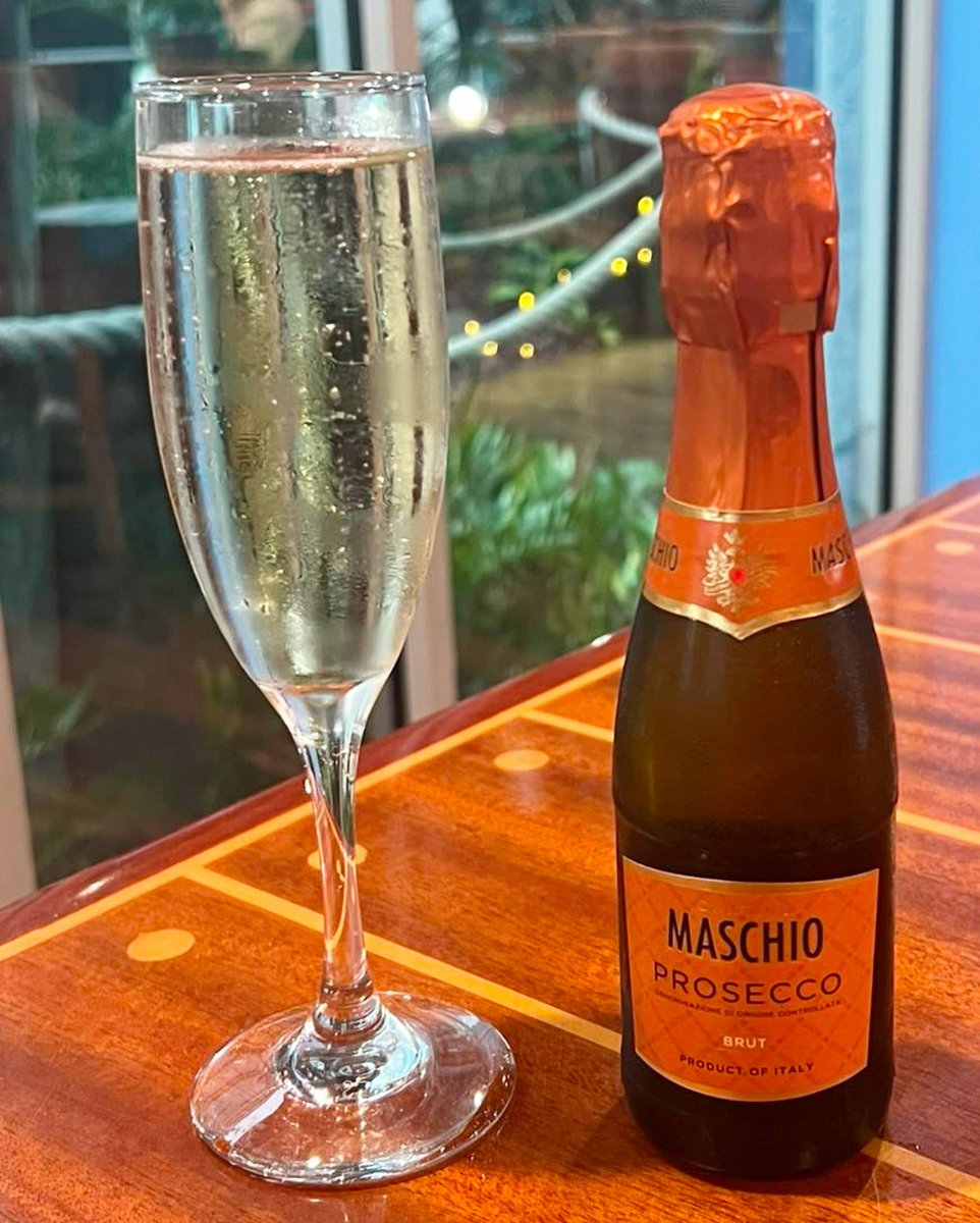 ✨🎶 Get ready for a fantastic Friday night! 🎶✨ Join us for some amazing specials tonight: enjoy $5 Maschio Prosecco while soaking up the live sounds of Alex Affronti from 6 PM to 10 PM. It’s the perfect way to kick off your weekend! Don’t miss out! 🥂🎤