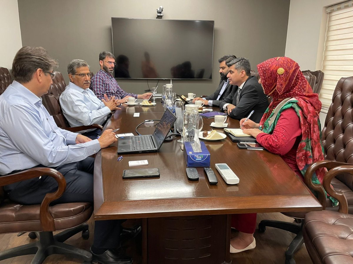 PunjabSDGsUnit's tweet image. Aligned with Output 2 of the Punjab SDGs Plus Project, #UNDPinPakistan's @PunjabSDGsUnit team, led by Project Manager @amaneconomist met with Chairman @InterloopLtd @MusadaqZ and senior management to explore partnership, driving sustainability & economic inclusion in Punjab. 1/2