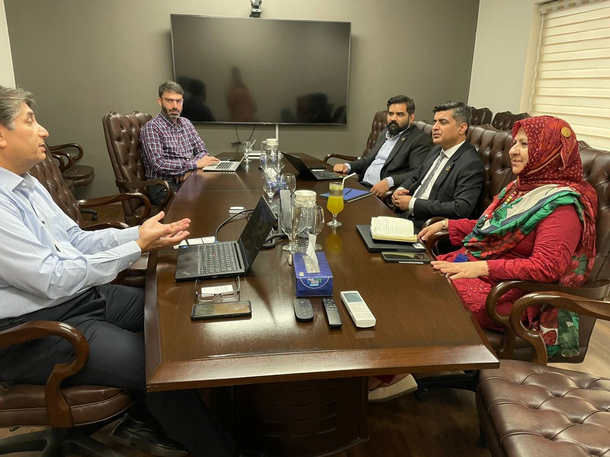 PunjabSDGsUnit's tweet image. Aligned with Output 2 of the Punjab SDGs Plus Project, #UNDPinPakistan's @PunjabSDGsUnit team, led by Project Manager @amaneconomist met with Chairman @InterloopLtd @MusadaqZ and senior management to explore partnership, driving sustainability & economic inclusion in Punjab. 1/2