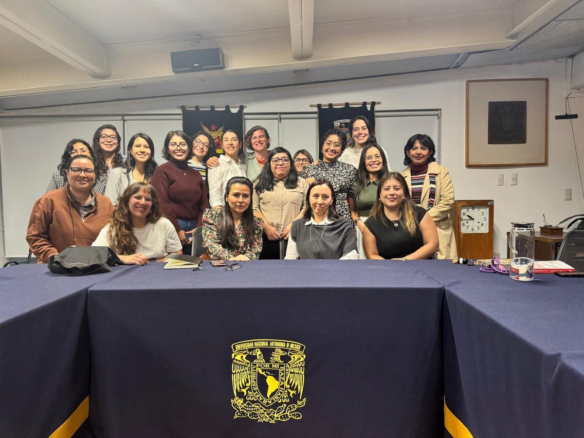 MazzucatoM's tweet photo. Yesterday at @FEconomiaUNAMof I spoke with young women economists on innovation, climate & macroeconomics. Their voices are vital. At SEA, we're working to ensure they help drive real transformative policies. Grateful to Lorena Rodríguez for making this happen. 

Learn more about SEA: https://t.co/BmMObHeFpY