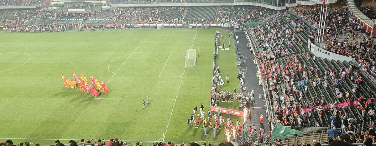 MattP260599's tweet photo. @ManUtd At least its dry up here in the gods. That's about the only positive I can take so far https://t.co/LvFXwWLo4s